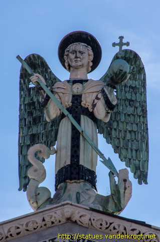 Lucca - San Michele e 35 protomi di figure storiche