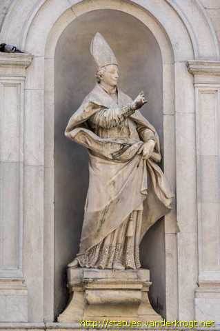 Lucca - Statue dei Santi alla Chiesa dei Santi Paolino e Donato