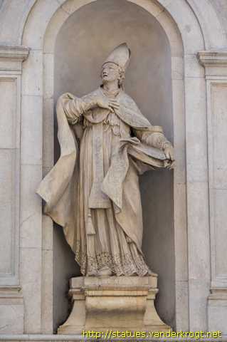 Lucca - Statue dei Santi alla Chiesa dei Santi Paolino e Donato