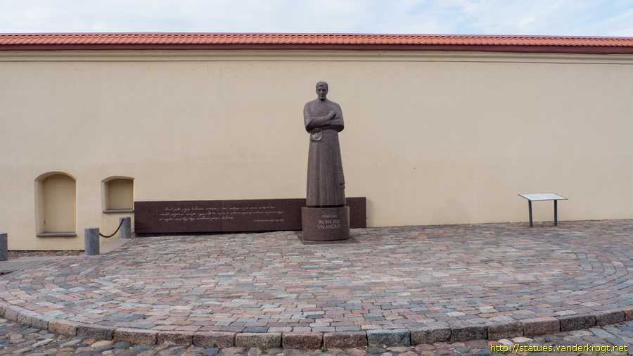 Kaunas - Paminklas Motiejui Valančiui