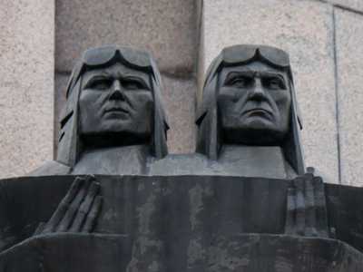 Kaunas - Stepono Dariaus ir Stasio Gireno Paminklas