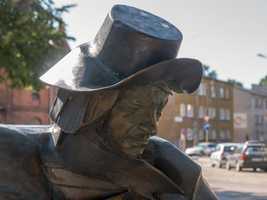 Liepāja - Skulptūru grupu 'Pilsētā, kurā piedzimst vējš'