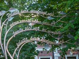 Liepāja - Skulptūru grupu 'Pilsētā, kurā piedzimst vējš'