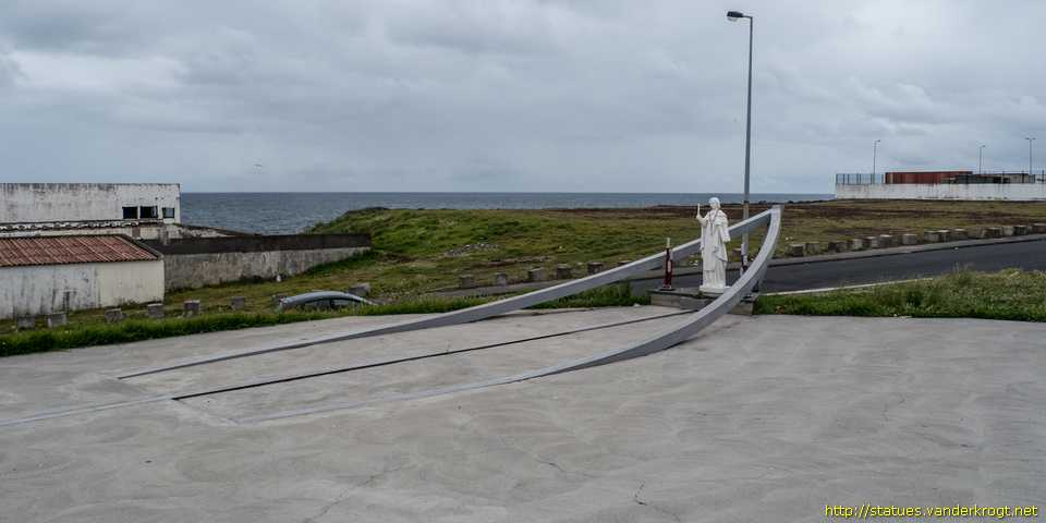 Rabo de Peixe - Um santo ou um sacerdote em um barco