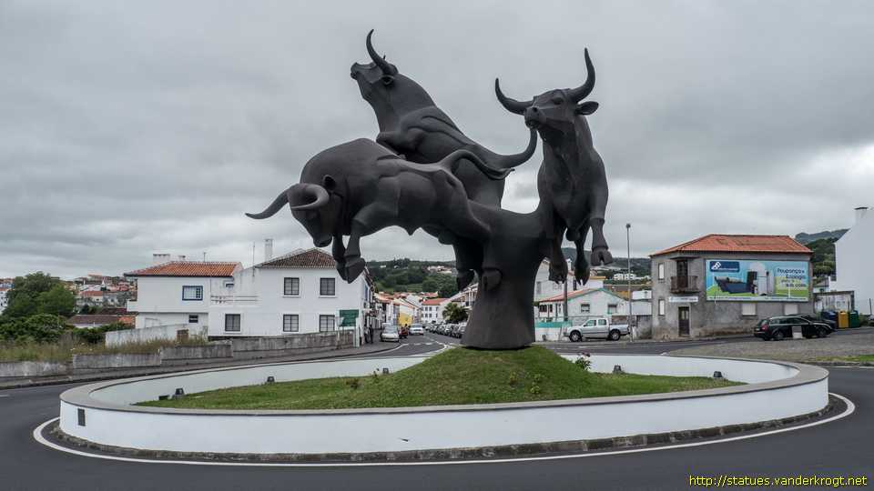 Angra do Heroísmo - Monumento ao Toiro