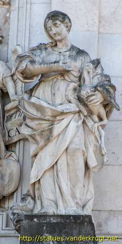 Lisboa - Estátuas na Basílica da Estrela