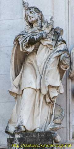 Lisboa - Estátuas na Basílica da Estrela