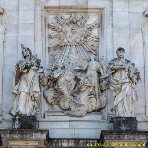 Lisboa - Estátuas na Basílica da Estrela