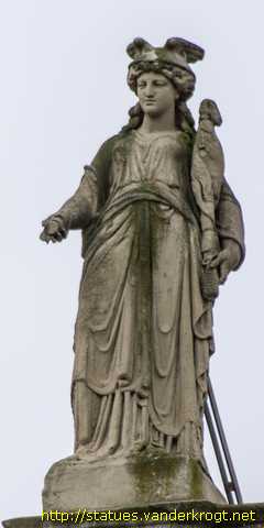 Maribor - Kipi na Prva gimnazija