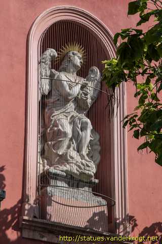 Ljubljana - Kipi svetnikov na Frančiškanske cerkvi