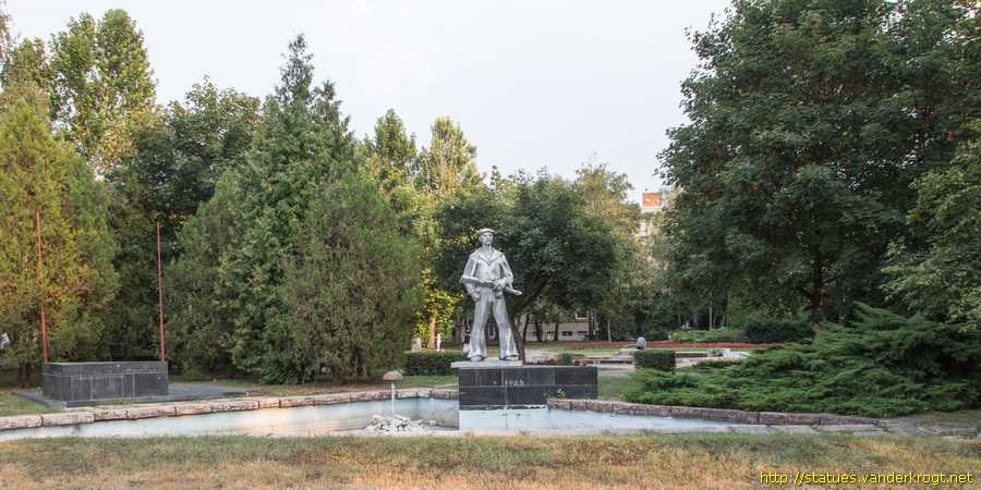 Komárno - Komárom / Památník Námořníka - Szovjet tengerész szobra