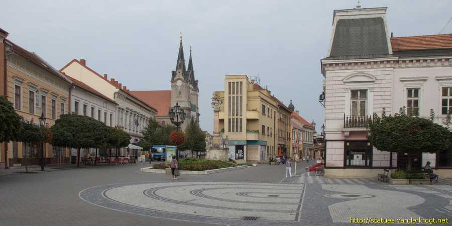 Komárno - Komárom / Trojičný a morový stĺp - Szentháromság és Pestis szobor