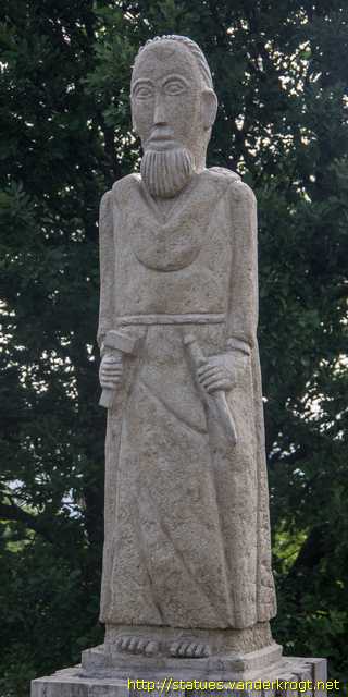 Borgo Maggiore - Statue dei Santi all'ingresso del Centro Mariano