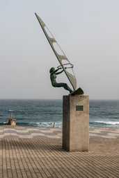 La Windsurfista (Pozo Izquierdo, Gran Canaria)